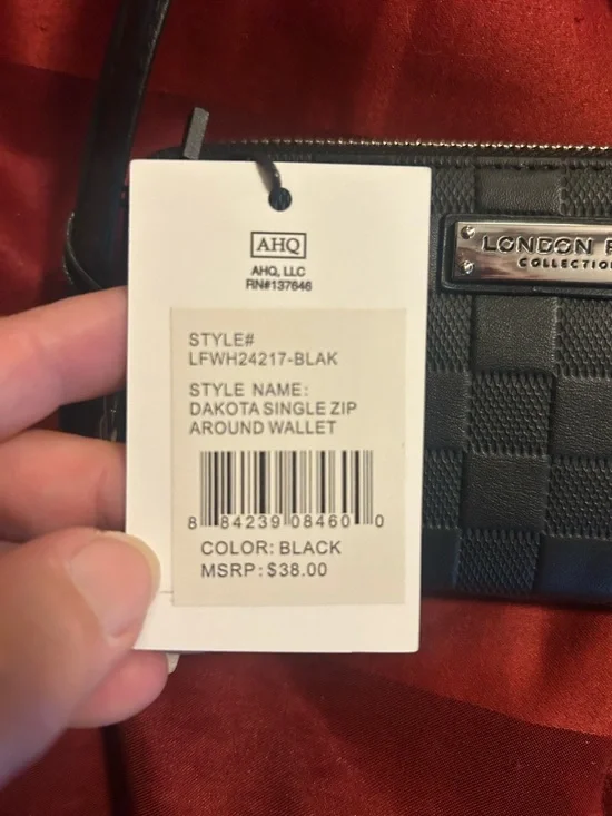 London Fog Black Quilted Zip Wallet Wristlet - Picture 2 of 10